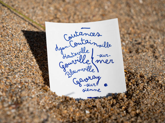 Sticker : les villes emblématiques de vos vacances à coller !